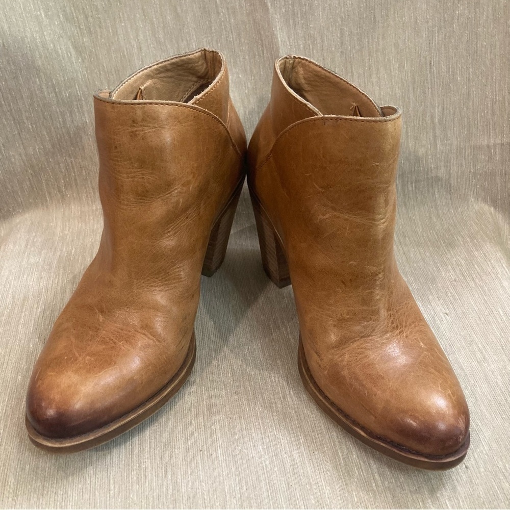 LUCKY BRAND Sz 6 Distressed Stacked Heel Tulip Top Leather Ankle Booties